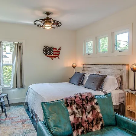 Rustic Studio Walkable To Music Row! By Stay Local Nashville